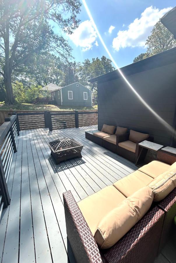 Stylish, Fully Furnished In Dwtn Holiday home *