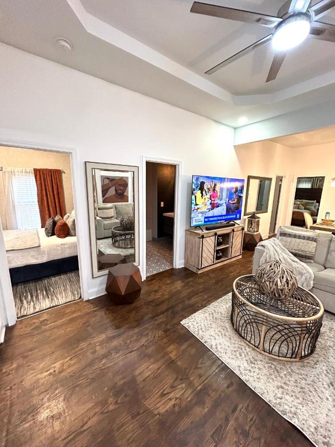 Stylish, Fully Furnished In Dwtn
